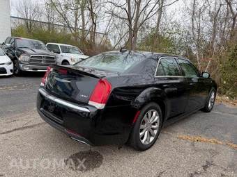 2017 Chrysler 300 Limited - miniatura 3