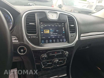 2017 Chrysler 300 Limited – miniatura 10