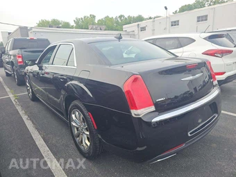 2017 Chrysler 300 Limited – miniatura 2