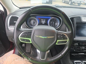 2017 Chrysler 300 Limited – miniatura 10