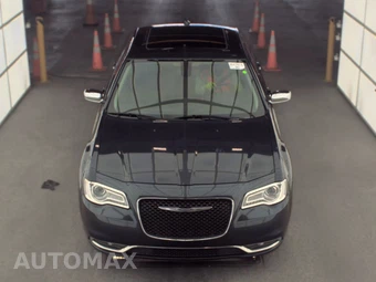 2017 Chrysler 300C – miniatura 2