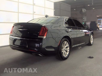 2017 Chrysler 300C – miniatura 4