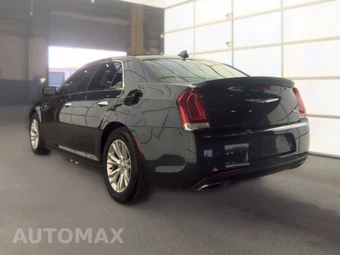 2017 Chrysler 300C – miniatura 6