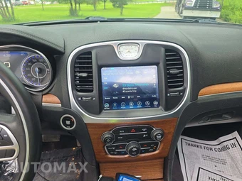 2017 Chrysler 300C Platinum - miniatura 10