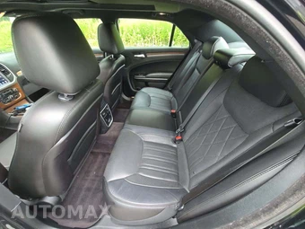 2017 Chrysler 300C Platinum - miniatura 13
