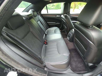 2017 Chrysler 300C Platinum - miniatura 16