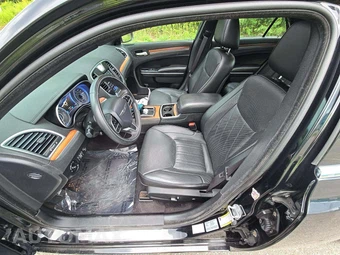2017 Chrysler 300C Platinum - miniatura 6