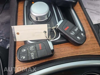 2017 Chrysler 300C Platinum - miniatura 8