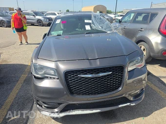 2017 Chrysler 300S – miniatura 2