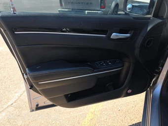 2017 Chrysler 300S – miniatura 9