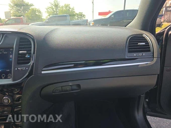2017 Chrysler 300S – miniatura 16