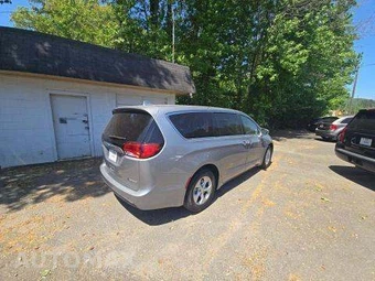 2017 Chrysler Pacifica Hybrid Touring Plus 121.6" WB - miniatura 3