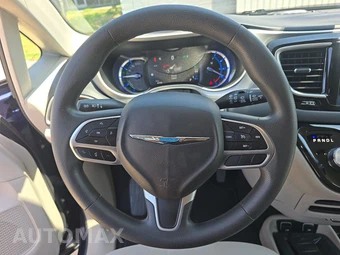 2017 Chrysler Pacifica Hybrid Touring Plus 121.6" WB - miniatura 16