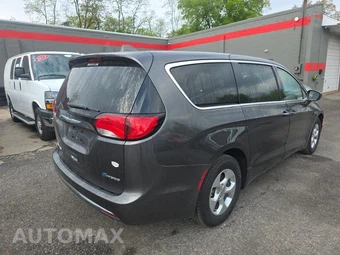 2017 Chrysler Pacifica Hybrid Touring Plus 121.6" WB – miniatura 4