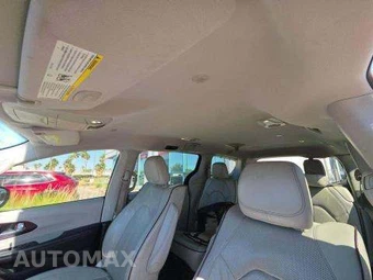 2017 Chrysler Pacifica Limited 121.6" WB – miniatura 11