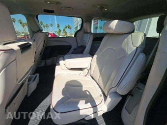 2017 Chrysler Pacifica Limited 121.6" WB – miniatura 13