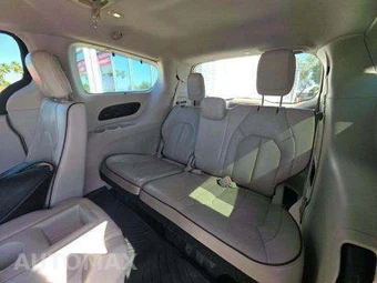 2017 Chrysler Pacifica Limited 121.6" WB – miniatura 14