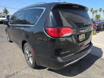 2017 Chrysler Pacifica Limited 121.6" WB – miniatura 2