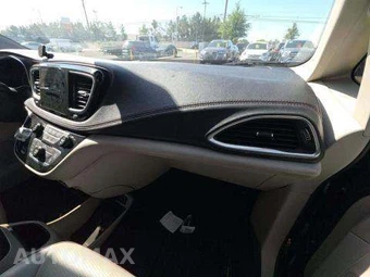 2017 Chrysler Pacifica Limited 121.6" WB – miniatura 20