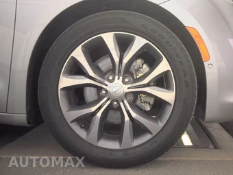 2017 Chrysler Pacifica Limited 121.6" WB – miniatura 10