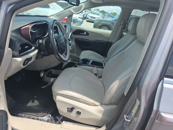 2017 Chrysler Pacifica Limited 121.6" WB – miniatura 13