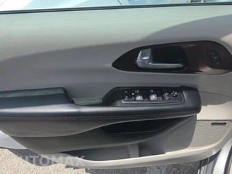 2017 Chrysler Pacifica Limited 121.6" WB – miniatura 15
