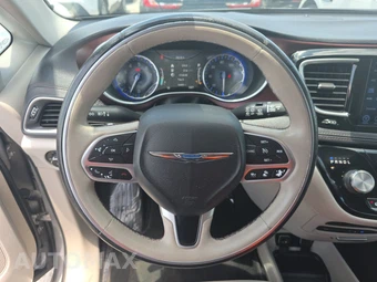 2017 Chrysler Pacifica Limited 121.6" WB – miniatura 16
