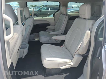 2017 Chrysler Pacifica Limited 121.6" WB – miniatura 19