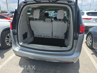 2017 Chrysler Pacifica Limited 121.6" WB – miniatura 24