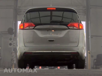 2017 Chrysler Pacifica Limited 121.6" WB – miniatura 7