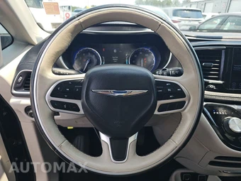 2017 Chrysler Pacifica Limited 121.6" WB – miniatura 10