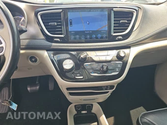 2017 Chrysler Pacifica Limited 121.6" WB – miniatura 11