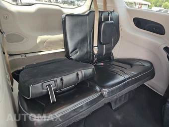 2017 Chrysler Pacifica Limited 121.6" WB – miniatura 14