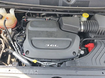 2017 Chrysler Pacifica Limited 121.6" WB – miniatura 16
