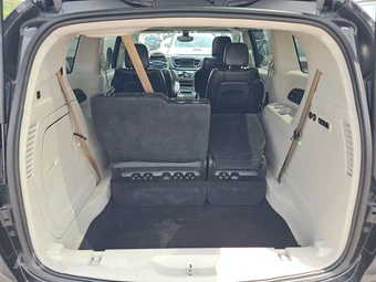 2017 Chrysler Pacifica Limited 121.6" WB – miniatura 17
