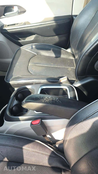 2017 Chrysler Pacifica Limited 121.6" WB – miniatura 22