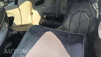 2017 Chrysler Pacifica Limited 121.6" WB – miniatura 28