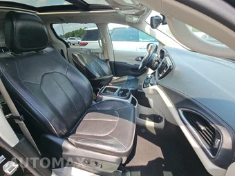 2017 Chrysler Pacifica Limited 121.6" WB – miniatura 8