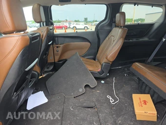 2017 Chrysler Pacifica Limited 121.6" WB – miniatura 13