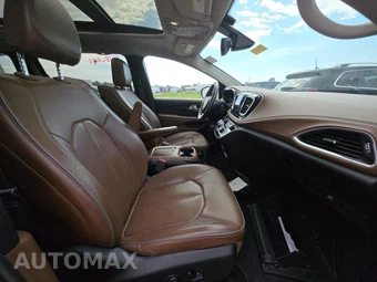 2017 Chrysler Pacifica Limited 121.6" WB – miniatura 8