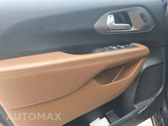 2017 Chrysler Pacifica Limited 121.6" WB – miniatura 9