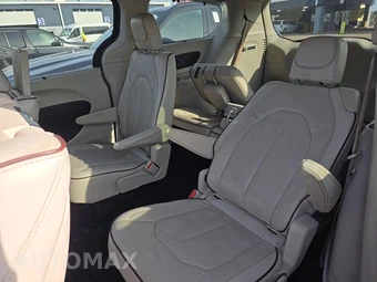 2017 Chrysler Pacifica Limited 121.6" WB - miniatura 13