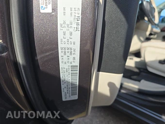 2017 Chrysler Pacifica Limited 121.6" WB - miniatura 15