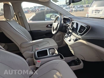 2017 Chrysler Pacifica Limited 121.6" WB - miniatura 8