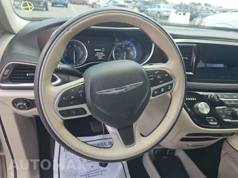 2017 Chrysler Pacifica Limited 121.6" WB – miniatura 10