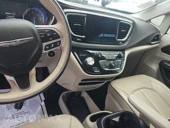 2017 Chrysler Pacifica Limited 121.6" WB – miniatura 11