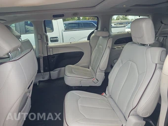2017 Chrysler Pacifica Limited 121.6" WB – miniatura 13