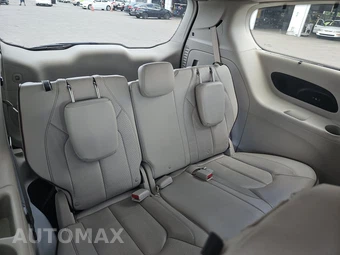 2017 Chrysler Pacifica Limited 121.6" WB – miniatura 14