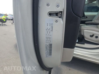 2017 Chrysler Pacifica Limited 121.6" WB – miniatura 15