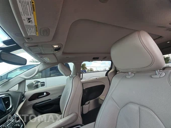 2017 Chrysler Pacifica Limited 121.6" WB – miniatura 18